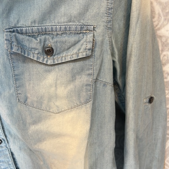Denim Button Down Shirt Top EUC Large M/L LIGHT BLUE WASH Thread & Supply - Picture 3 of 7